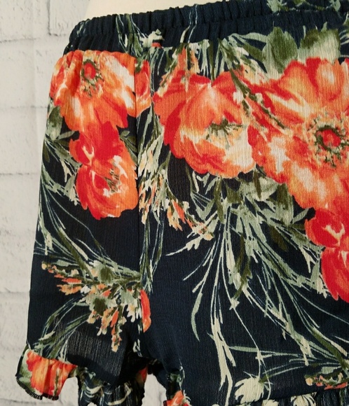 5/$30 BOHO Floral Shorts - Picture 4 of 5